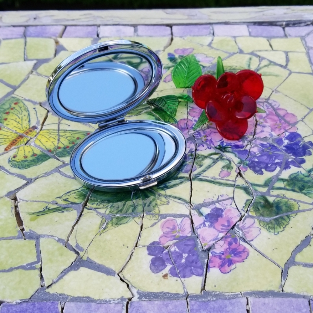 Vintage Style Compact Double Sided Mirror - Picture 2 of 8